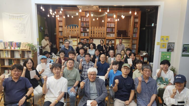 10월문학회 시선집, ‘시월, 곡비의 노래’ 북토크 진행